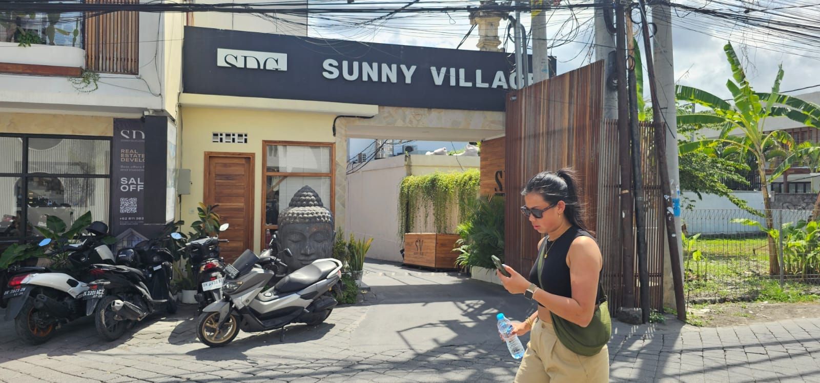 MEWAH: Sunny Village di jalan Pemelisan Canggu Badung Bali inilah yang disebut jadi kebun ganja hidroponik dan pabrik sabu dan pil setan.