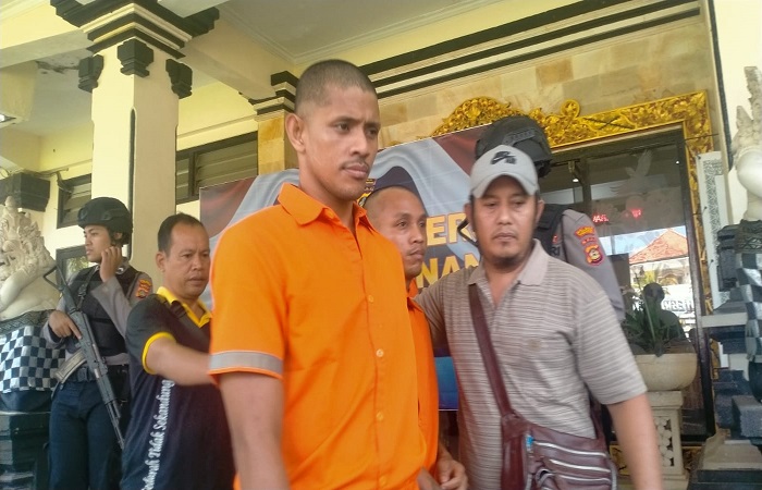 Pelaku Pencurian gabah bernama Dimas saat diamankan Satreskrim Polres Tabanan.
