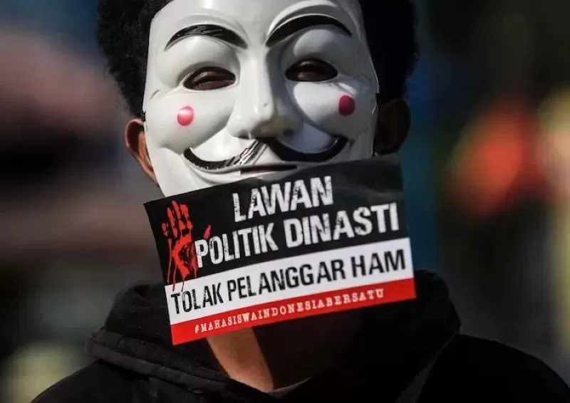 SIMBOL PERLAWANAN : Salah satu mahasiwa yang ikut dalam dialog