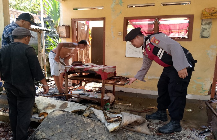 Bangunan rumah milik I Wayan Sarka, 68, Dusun Kawan, Desa Tusan, Kecamatan Banjarangkan, Klungkung Bali, kebakaran, Sabtu kemarin (18/5) sekitar pukul 11.00.