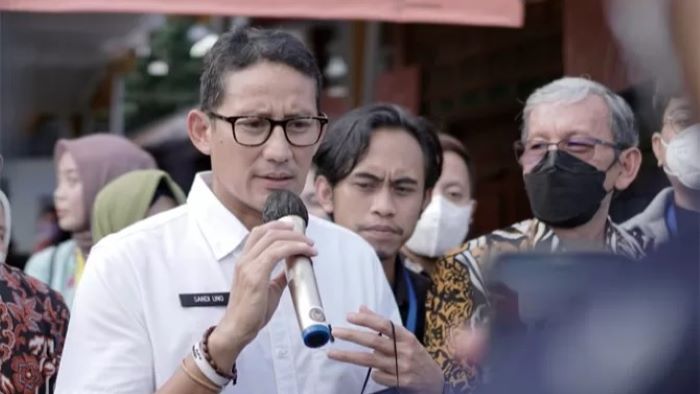 Menparekraf Sandiaga Salahuddin Uno saat bertemu dengan pelaku UMKM di Jogjakarta. Menteri Menparekraf meminta para pelaku UMKM mampu menjadi kunci kebangkitan industri kreatif dan ekonomi nasional.