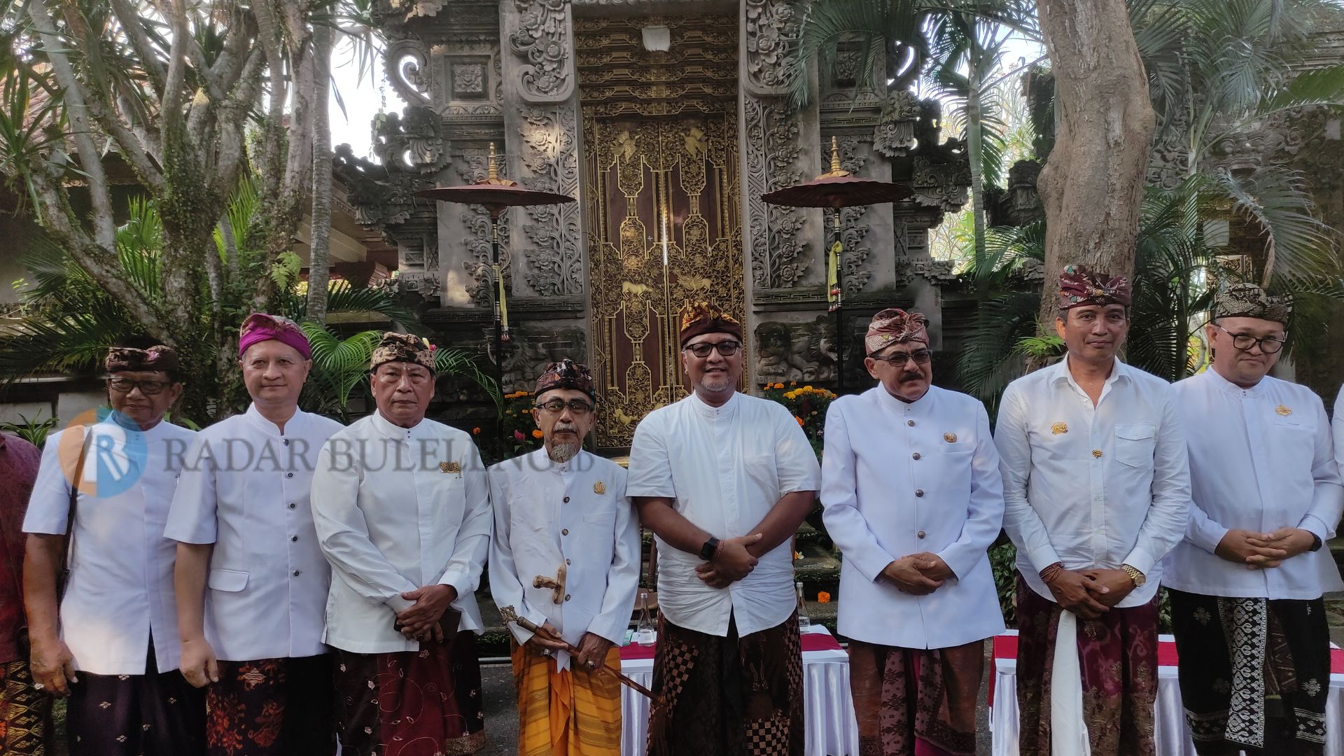 SOSIALISASI: Direktur PT BIBU Panji Sakti, Erwanto Sad Adiatmoko (tengah) saat berkunjung ke Puri Blahbatuh Gianyar.