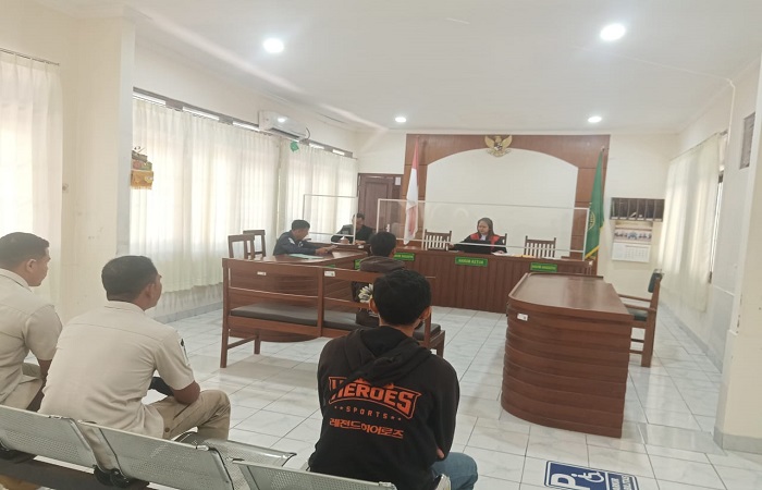 Sidang yang dilakukan untuk pelanggar perda kawasan tanpa rokok di Buleleng.