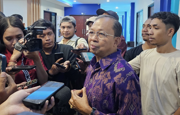 Ketua DPD PDIP Provinsi Bali Wayan Koster ditemui Selasa lalu (28/5). Soal pembangunan bandara baru di Buleleng, Koster tidak ingin seperti Bandara di Kertajati, Jawa Barat.