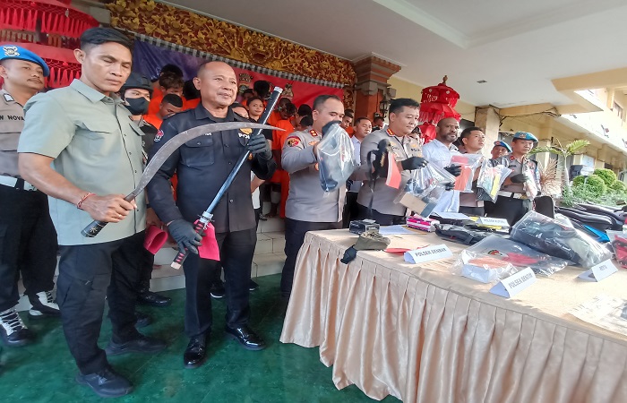 Dari puluhan kasus yakni Curat, Curas, Cusa, curanmor, dan kejahatan jalanan itu, polisi berhasil mengamankan 61 tersangka.