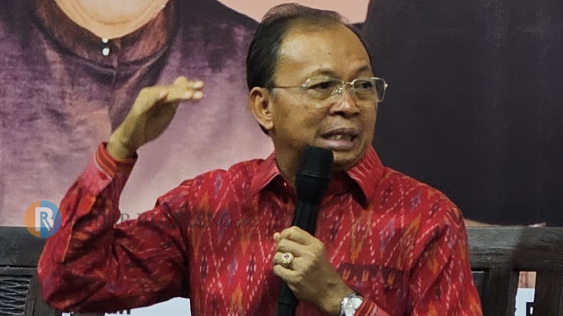 GOTONG ROYONG: Ketua DPD PDI Perjuangan Bali, Wayan Koster