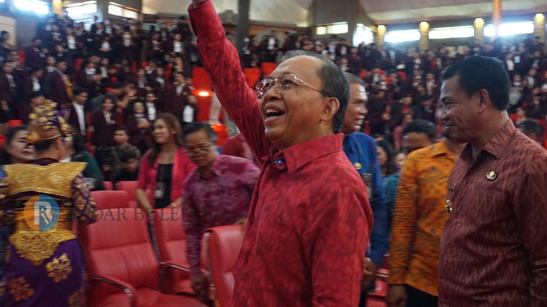 JANJIKAN INSENTIF: Mantan Gubernur Bali, Wayan Koster saat menghadiri kuliah umum bagi mahasiswa STAHN Mpu Kuturan.