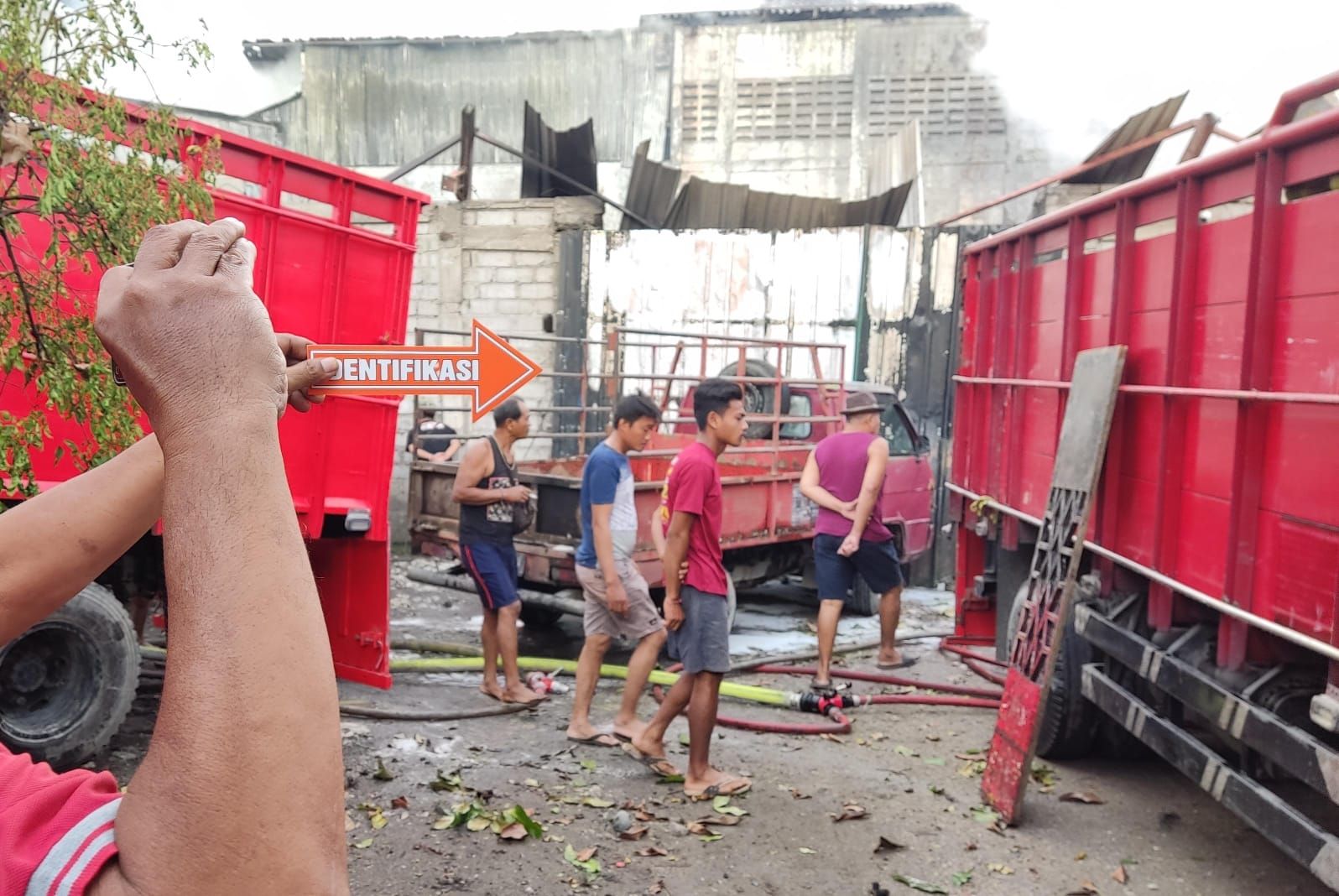 GUDANG GAS OPLOSAN: Gudang gas oplosan di kawasan Cargo Denpasar terbakar dan mengakibatkan 17 orang tewas.