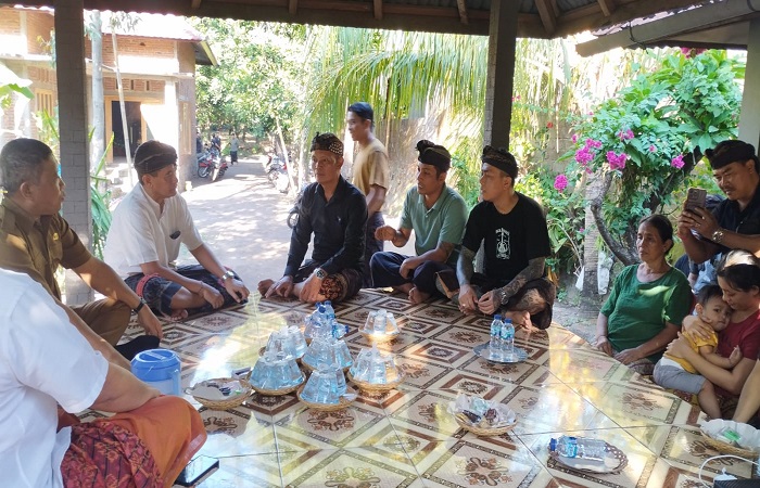 Suasana di rumah duka Nyoman Yudara, PMI asal Desa Tejakula yang meninggal dunia di Republik Ceko.
