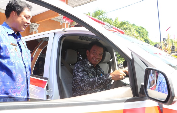 Desa Pejarakan miliki ambulans desa yang merupakan bantuan dari Pemkab Buleleng.