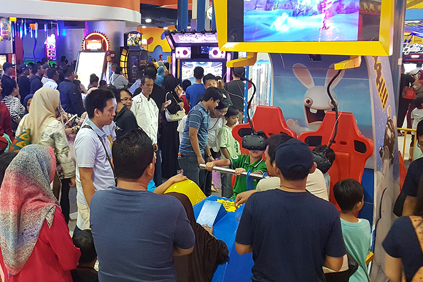 WAHAN PERMAINAN: Wahana permainan anak di Time Zone.