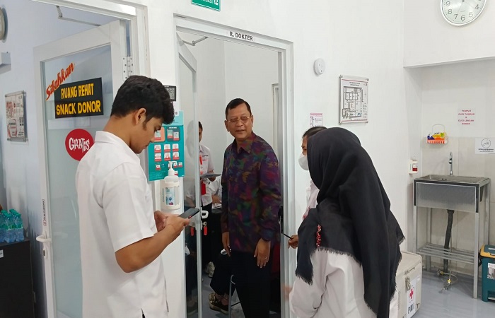 UTD PMI Buleleng diakreditasi oleh surveyor dalam rangka akreditasi sesuai dengan instruksi wajib dari Kemenkes.