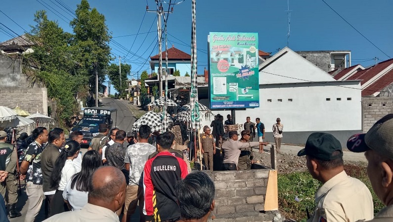 Sejumlah OPD di lingkup Pemkab Buleleng melakukan pengecekan ke lokasi kisruh antara warga Sangket dan Perumahan Graha Ardi Sukasada.