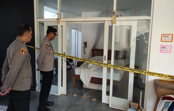 Polsek Kediri dan Tim Inafis Polres Tabanan yang melakukan olah TKP di lokasi tewas WNA di Villa Pribadi di Banjar Kedungu, Desa Belalang, Kediri Tabanan.