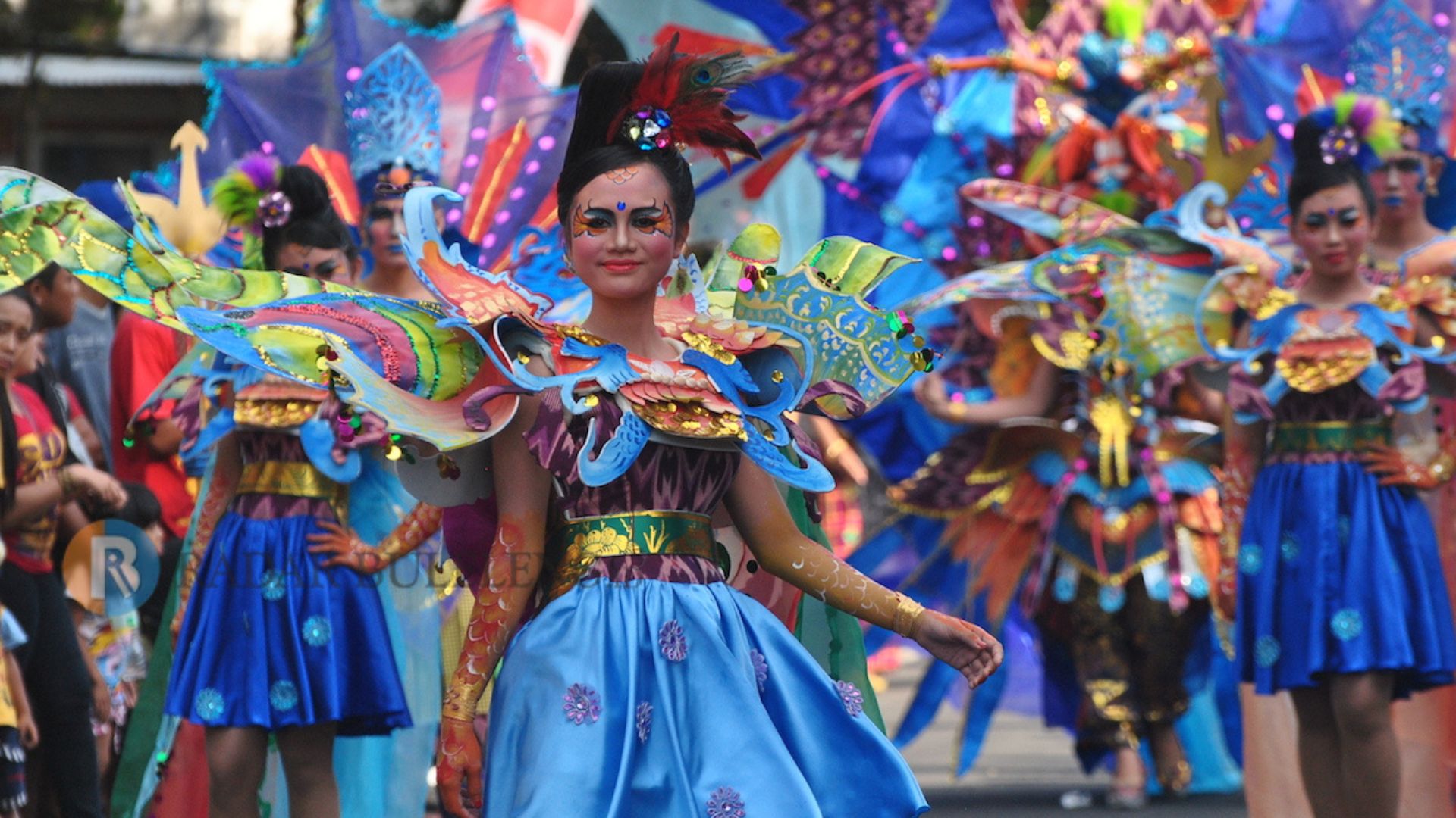 FASHION SHOW: Penampilan SMAN Bali Mandara pada ajang fashion show Buleleng Endek Carnaval beberapa tahun lalu.