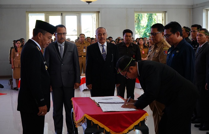 Ratusan pejabat di lingkup Pemkab Buleleng dilantik. Namun masih ada delapan jabatan pimpinan tinggi yang kosong.