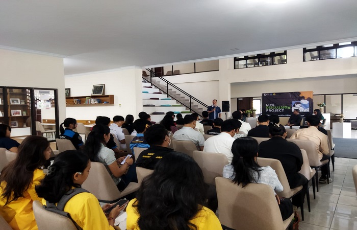 Suasana diskusi yang ditujukan kepada Gen Z untuk membangun kepekaan mereka terhadap isu sosial di Buleleng.