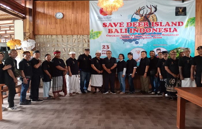 Diskusi tentang konservasi menjangan yang berlangsung di Desa Sumberklampok. Harapannya, ekosistem dan keberlangsungan menjangan tetap lestari dan terjaga.