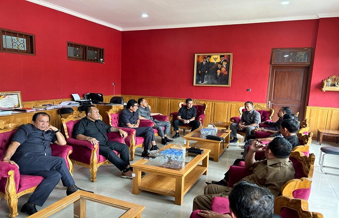 Pengurus DPC PDIP dan Hanura Buleleng melakukan pertemuan terkait Pilkada Buleleng 2024.