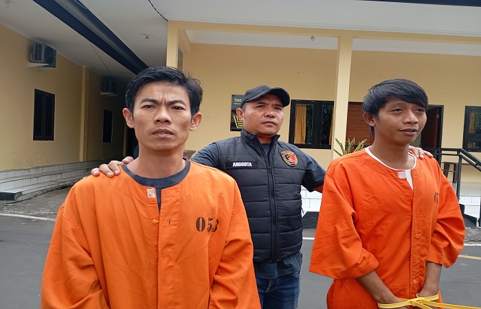 Dua dari tiga orang pengedar sabu di Bali utara yang baru saja ditangkap polisi. Mereka harus bersiap, karena terancam dengan hukuman mati. Menariknya mereka sempat menyanyikan lagu Bintang di Surga.