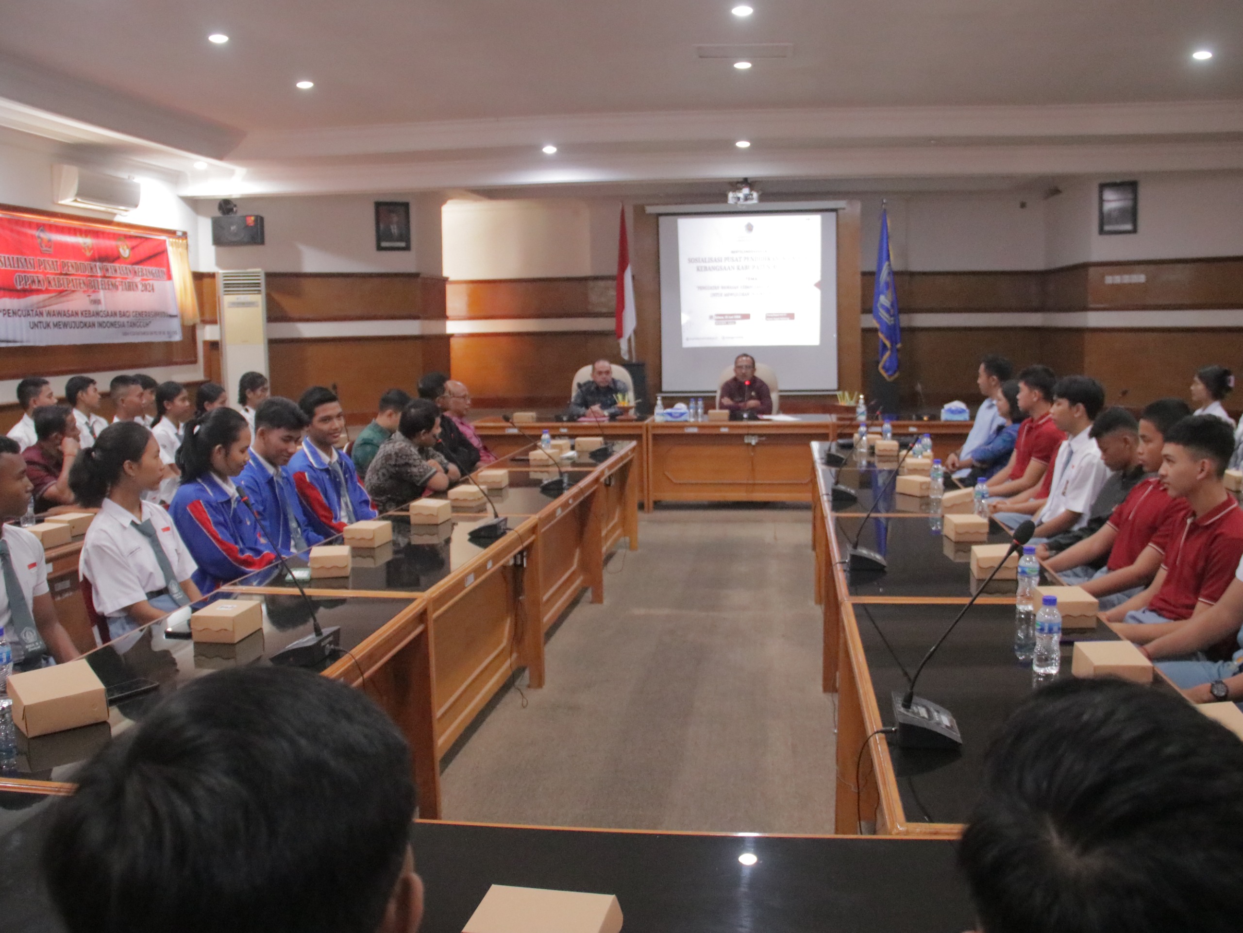 PASKIBRAKA: Sekda Buleleng saat tatap muka dengan Paskibraka Buleleng.