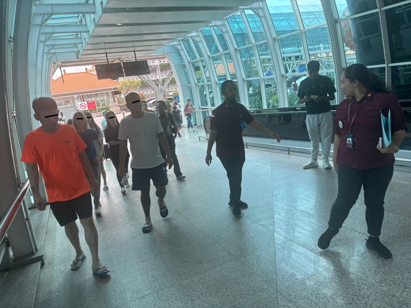 BIKIN GADUH: Puluhan dari 103 WNA Taiwan kasus kejahatan siber penipuan online yang beroperasi di Bali akhirnya dideportasi.