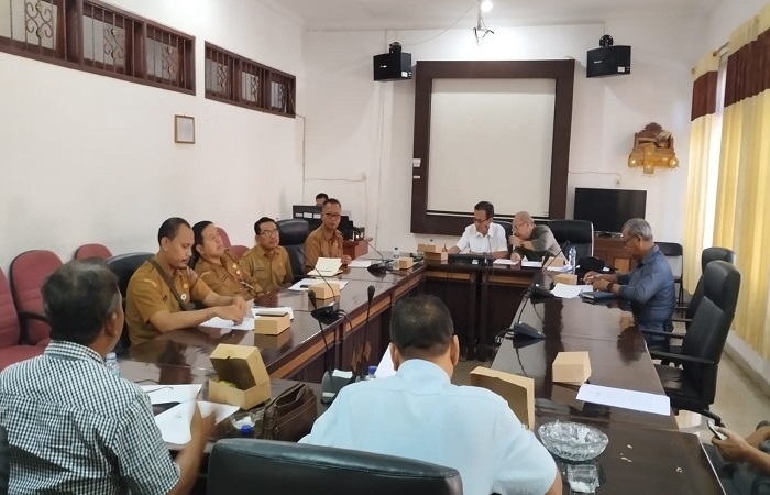 Rapat dengan pendapat Komisi I DPRD Buleleng dengan Disdukcapil Buleleng. OPD tersebut diminta melakukan update data tiap hari, untuk memastikan keakuratan data kependudukan.