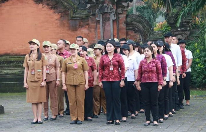 Pegawai negeri sipil dan tenaga kontrak di lingkungan Pemkab Tabanan.