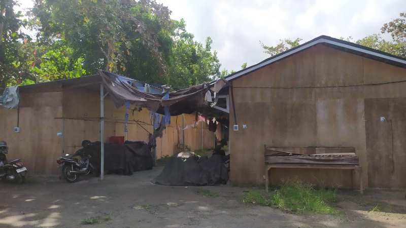 SEPI : Kondisi salah satu deretan kios yang sepi dan ditinggalkan pedagang.