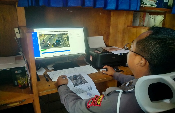 Kasat Lantas Polres Buleleng, AKP Bachtiar Arifin sebut dalam satu hari terekam sampai 4000 kendaraan yang melanggar di ETLE.