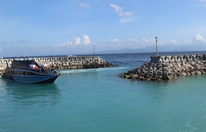 Kondisi Pelabuhan Sampalan di Kecamatan Nusa Penida, Klungkung, Bal, kini sangat memprihatinkan. Padahal baru beroprasi.