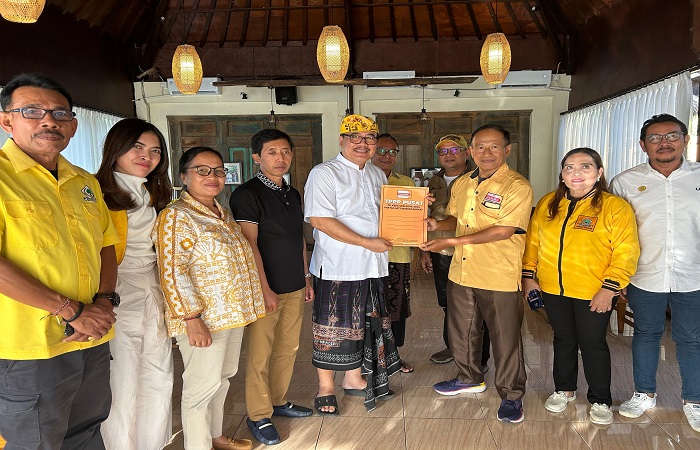Sugawa Korry terima surat rekomendasi bersyarat dari Hanura. Ketua DPD I Golkar Bali ini digadang-gadang mampu penuhi syarat dan terima rekomendasi tetap Hanura untuk Pilkada Buleleng.