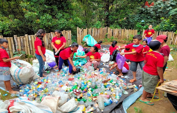 Komang Anik Sugiani meraih Kalpataru tahun 2024. Ia memberdayakan anak-anak untuk pengelolaan sampah, dengan tujuan mendidik kepedulian lingkungan sejak dini.