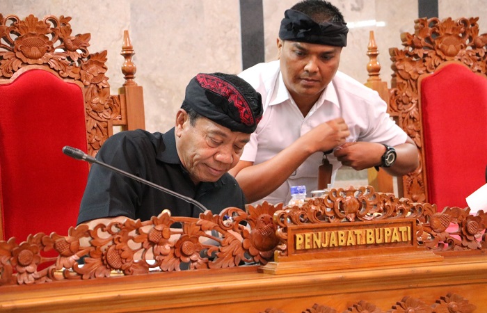 Pj Bupati Buleleng, Ketut Lihadnyana jelaskan Pemkab Buleleng anggarkan Rp 1,470 miliar untuk gaji pegawai kontrak.