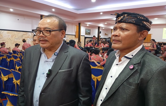 Sugawa Korry (kiri) dan Sundayana (kanan). Mereka akan menjadi paket dalam Pilkada Buleleng.