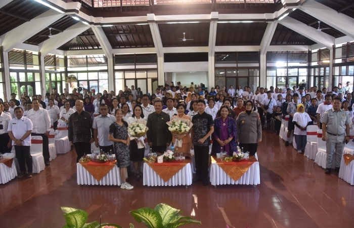 OJK dan sejumlah stakeholder mempunyai tanggungjawab dalam memberikan eduaksi keuangan sejak dini kepada anak-anak.