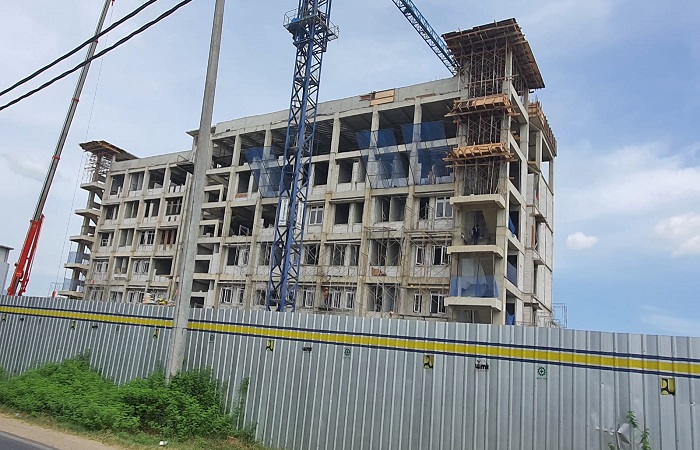 Gedung bernama Atlet Village di Aceh yang sampai bulan Agustus  2024 belum jadi. Dikhawatirkan belum dapat dipergunakan sampai PON berlangsung.
