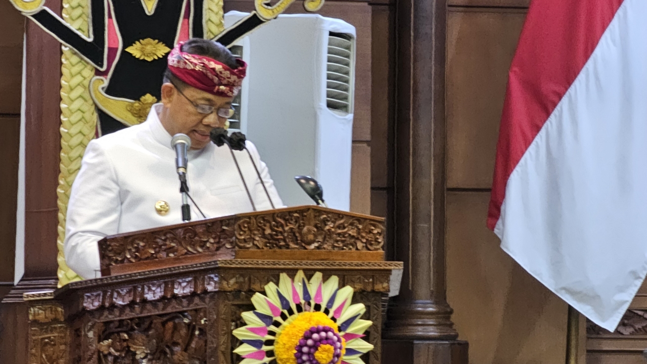 UTANG RATUSAN MILIAR: Pj. Gubernur Bali, Sang Made Mahendra Jaya menjelaskan kondisi keuangan di Pemprov Bali.
