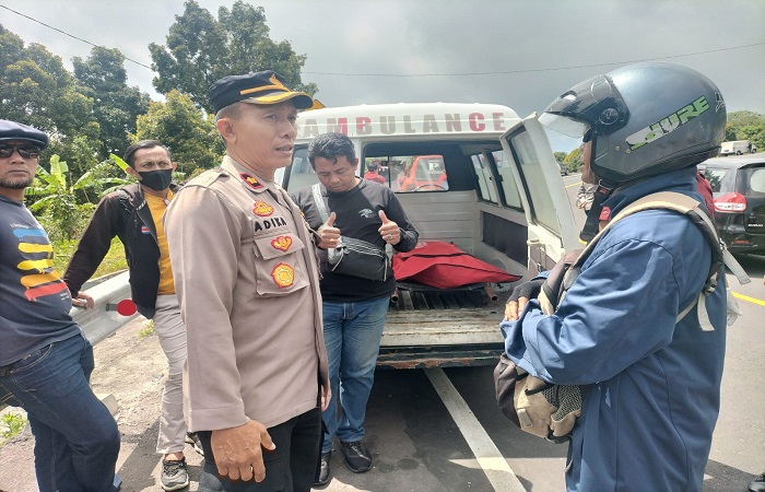 Seorang remaja asal Tabanan nekat mengakhiri hidupnya di jembatan shortcut titik 8 Singaraja-Mengwitani. Diduga dilakukan karena motif asmara.