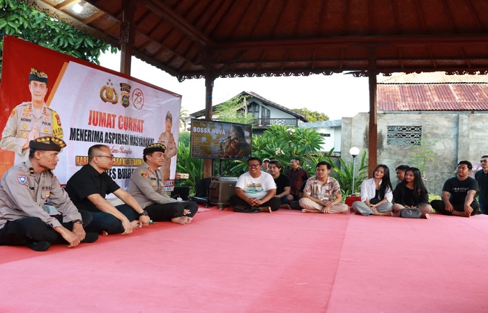 Jumat Curhat Polres Buleleng diisi dengan keluhan masyarakat Desa Pemaron terkait aksi balap liar yang sering terjadi di wilayahnya.