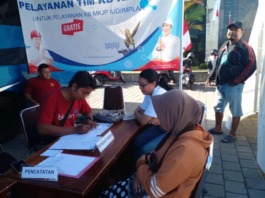 KB GRATIS: Layanan pemasangan KB gratis bagi masyarakat.