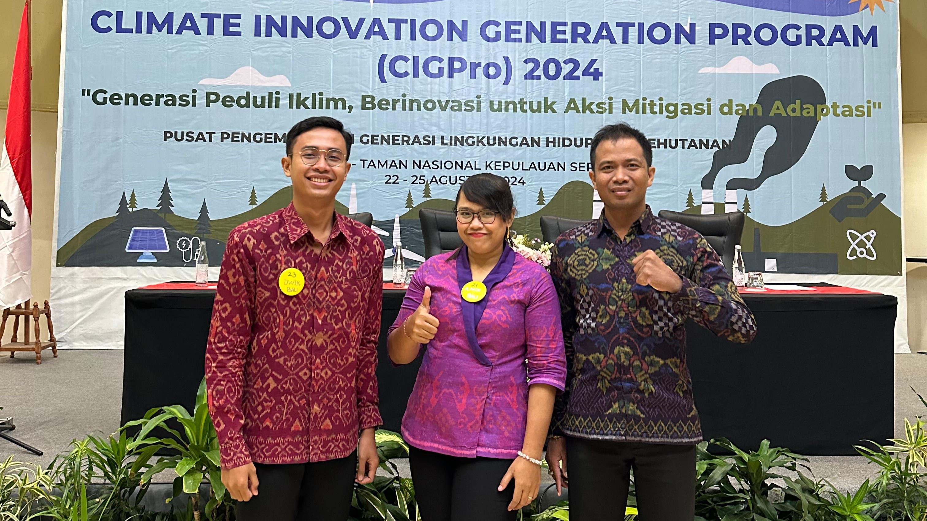 PEDULI LINGKUNGAN: Pemuda Bali yang berhasil lolos CIGPro 2024. Dari kiri, I Made Dwi Pramana, Komang Anik Sugiani, dan Gede Praja Mahardika.