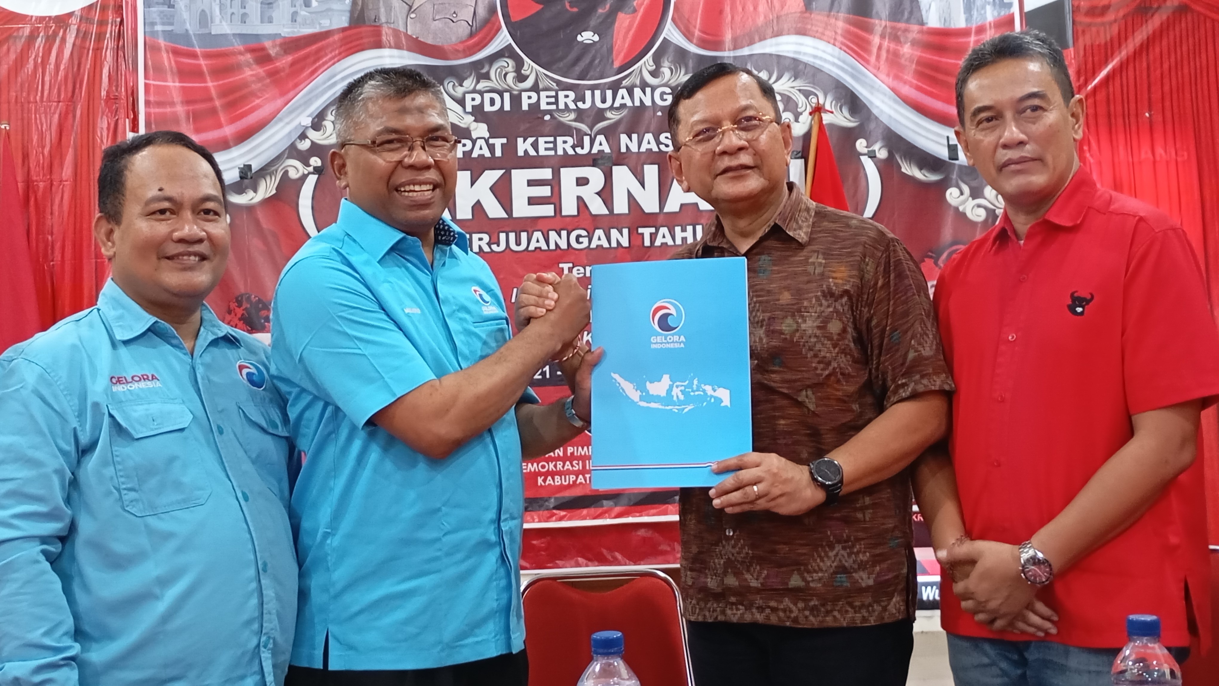 TAMBAH DUKUNGAN: Partai Gelora memberikan dukungan kepada pasangan I Nyoman Sutjidra dan Gede Supriatna alias pasangan JOSS 24.