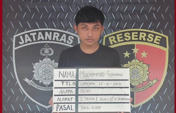 Tersangka Mochammad Syahroni, diamankan Polsek Denpasar Selatan. Dia terekam CCTV maling sepatu di kamar kos.