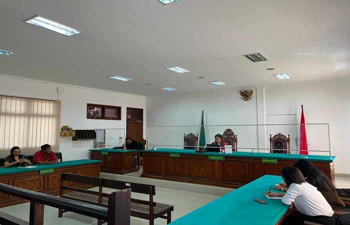 Sidang putusan praperadilan Kelian dan Bendahara Desa Adat Tista dinyatakan gugur alias ditolak.