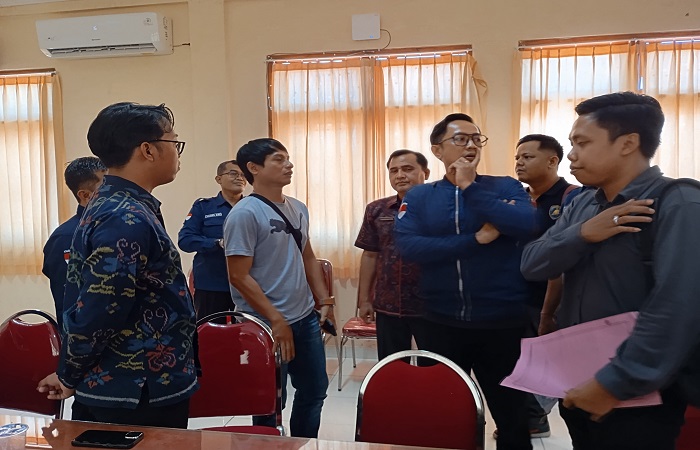 Situasi pertemuan antara BP2MI dengan keluarga PMI asal Buleleng yang diduga menjadi korban perdagangan orang di Myanmar.