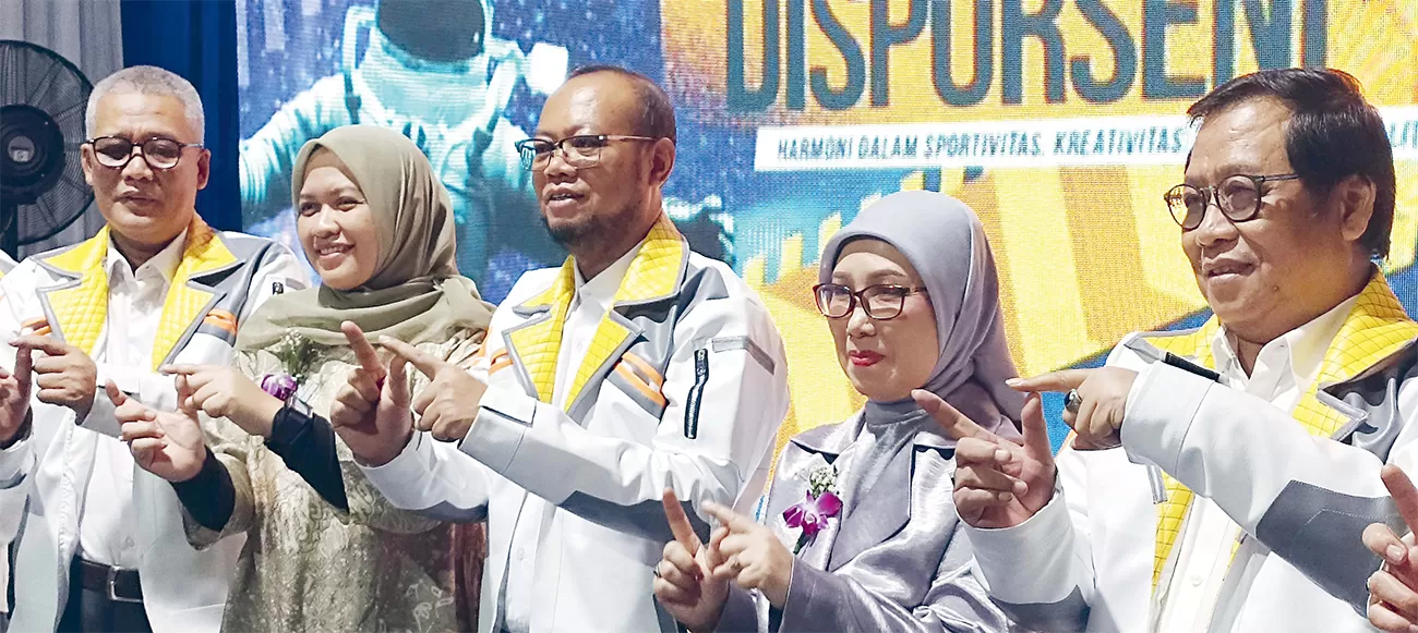 HARI JADI: Rektor Universitas Terbuka (UT) Ojat Darojat (tengah) saat konferensi pers pada puncak Dies Natalis Ke-40 UT di Tangerang Selatan (4/9).