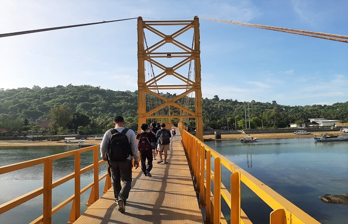Jembatan Kuning atau Jembatan Cinta penghubung Nusa Ceningan dan Lembongan segera dibangun.