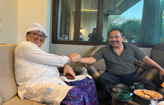 Sugawa Korry (kiri) dan Dokter Caput (kanan) ketika bertemu dan membahas ide dan gagasan untuk membangun Buleleng.