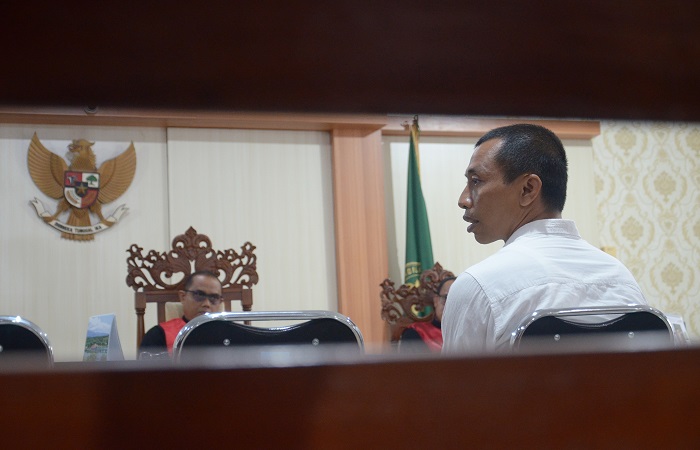 Terdakwa pemelihara landak I Nyoman Sukena tak lagi histeris.  Majelis hakim PN Denpasar yang diketuai Ida Bagus Bamadewa Patiputra mengabulkan permohonan pengalihan penahanan terdakwa.